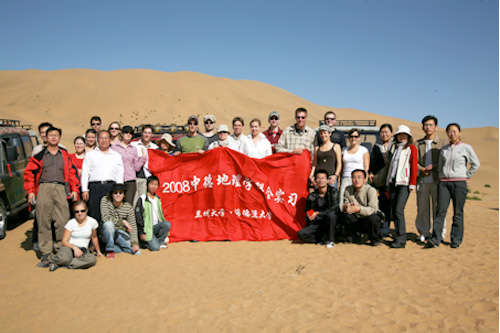Die Exkursionsgruppe im Badain Jaran