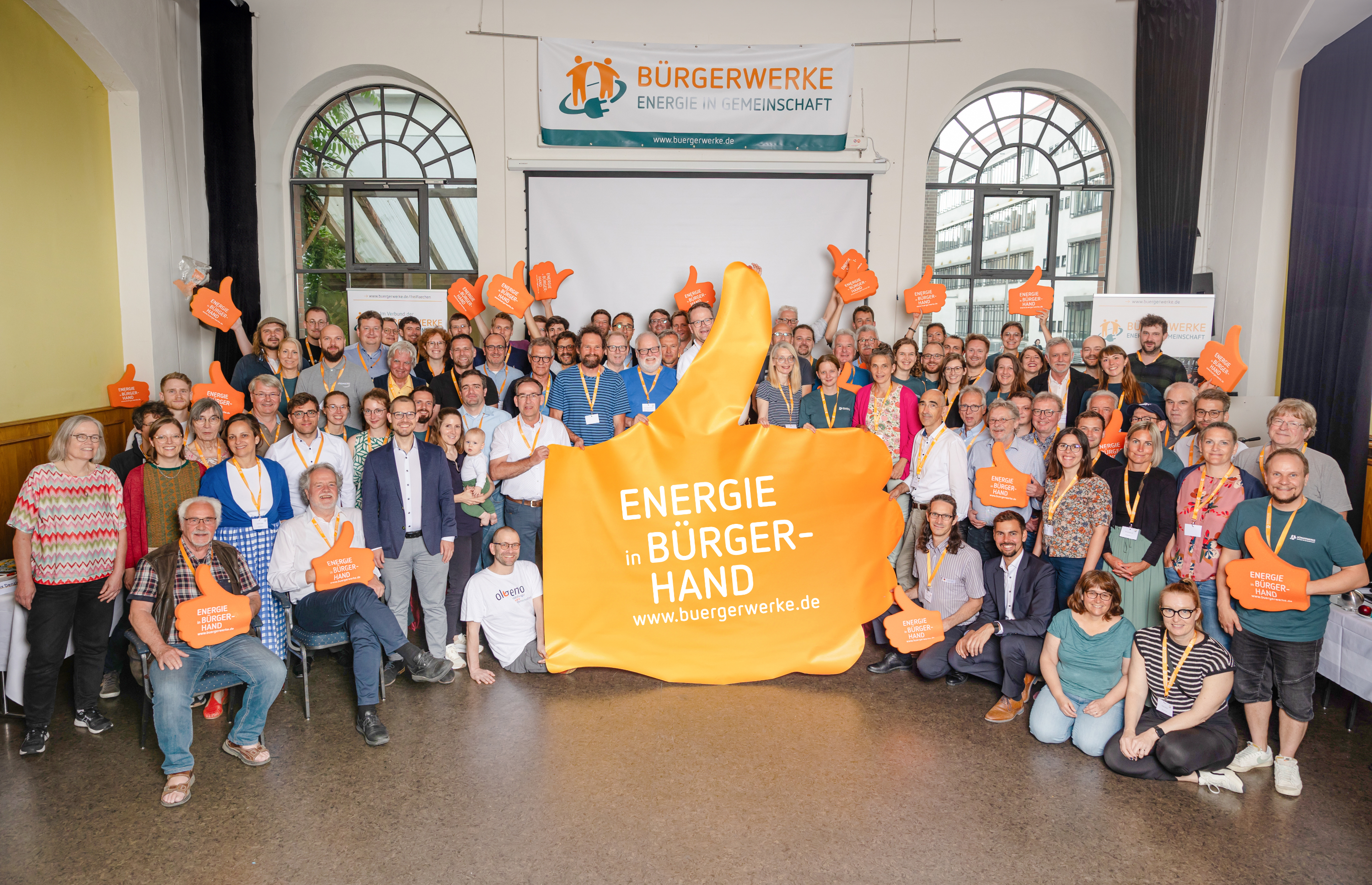 Gruppenbild mit Logo der Bürgerwerke
